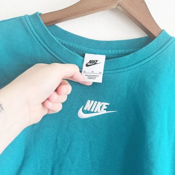 Turquoise Nike crewneck pullover youth XL - Picture 2 of 3